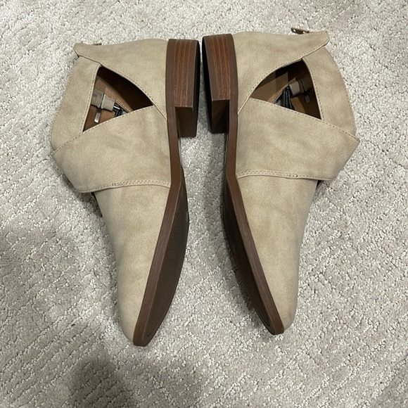 Qupid zip up shoes. Size 8.5 - Picture 4 of 8